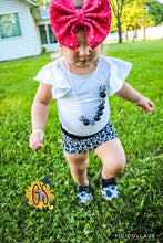 Load image into Gallery viewer, Cow & Red Paisley Bummie/Bow Set