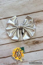 Load image into Gallery viewer, Matte Silver Pleather Bows
