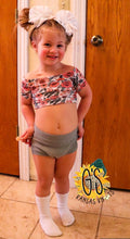 Load image into Gallery viewer, Easter Off Shoulder Top
